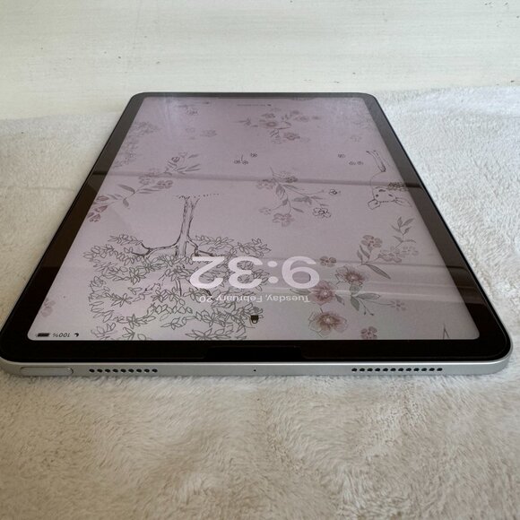 Apple iPad Air 10.9" 64GB, 2020 iPad Air 4th Generation - Excellent Condition - Picture 4 of 16